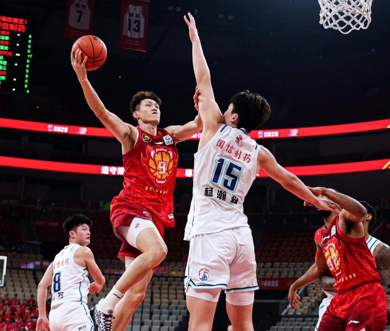 豪门对决！CBA上演世纪大战