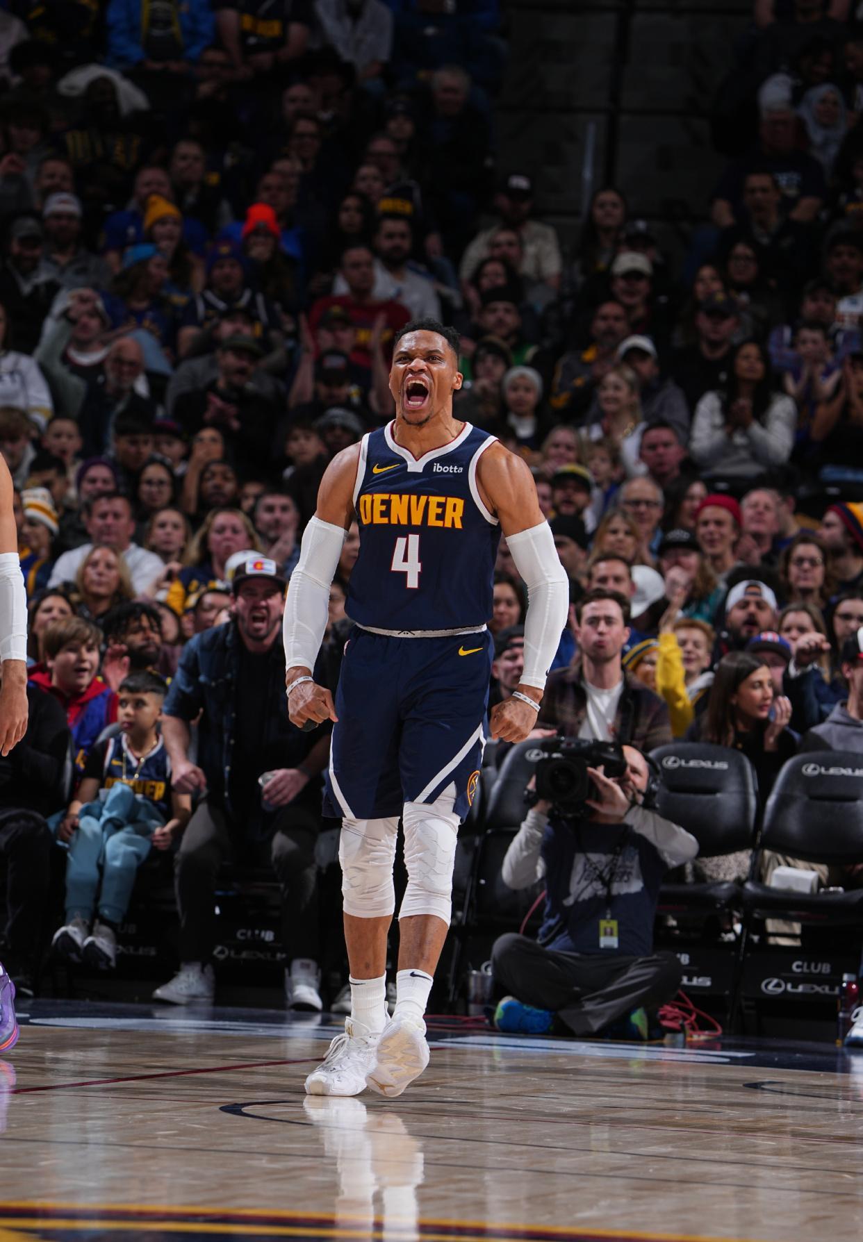 包含黄蜂完胜爵士,约基奇打破历史纪录的词条 包含黄蜂完胜爵士,约基奇打破历史纪录的词条