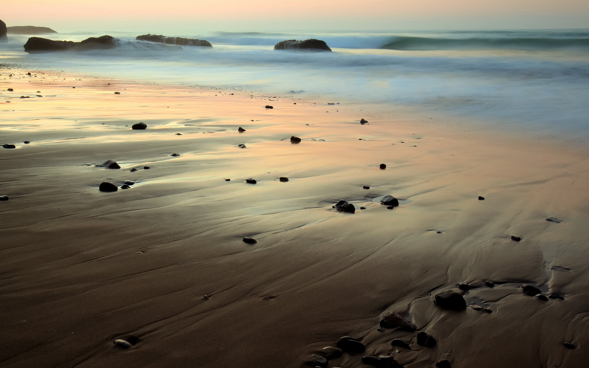 戈贝尔爆发彰显内线统治力，太阳巅峰对决战热火胜出登顶