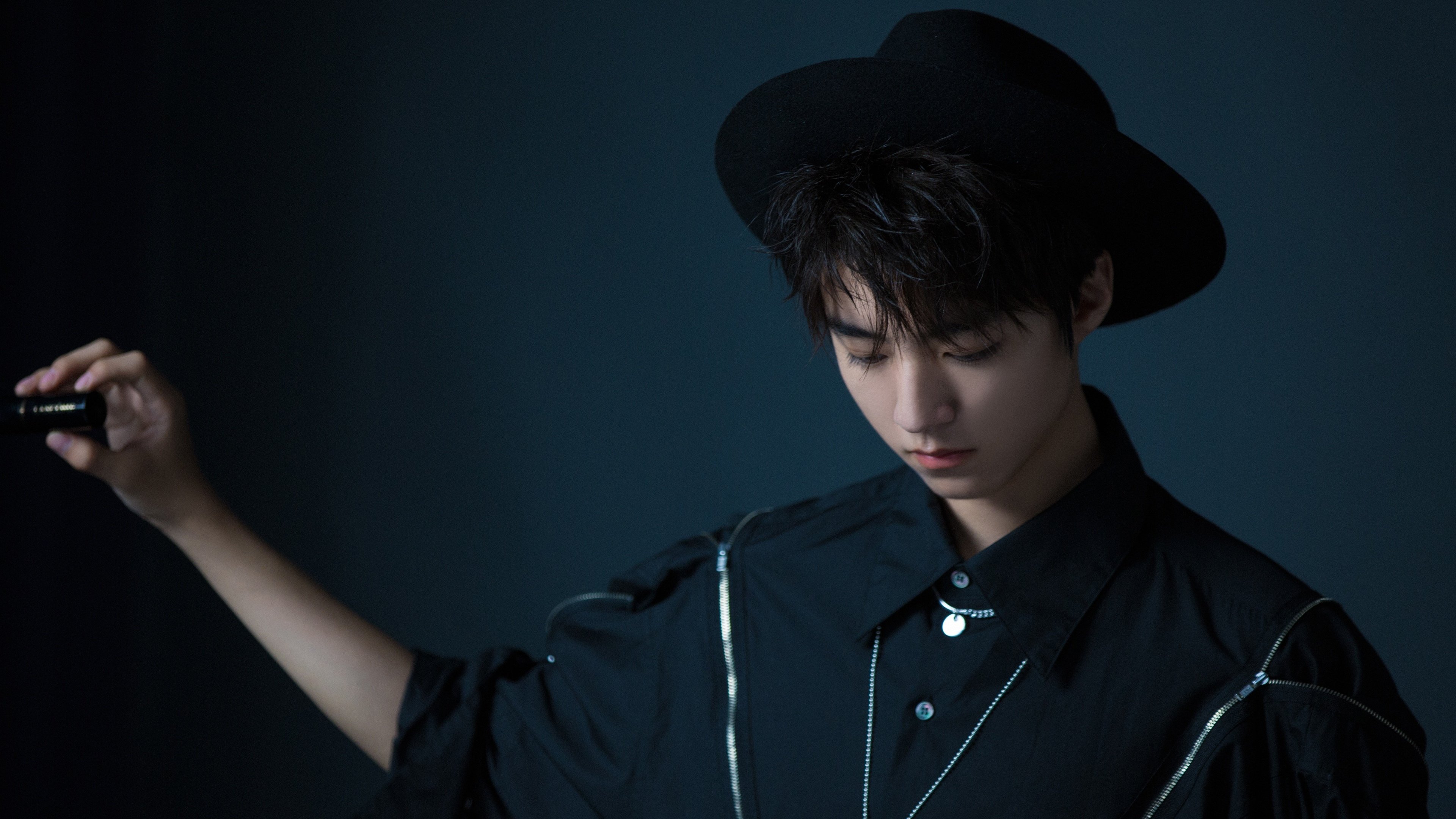 开云体育app-奥斯梅恩独中三元，洪都拉斯险胜摩洛哥—友谊赛中的个人英雄主义与团队博弈