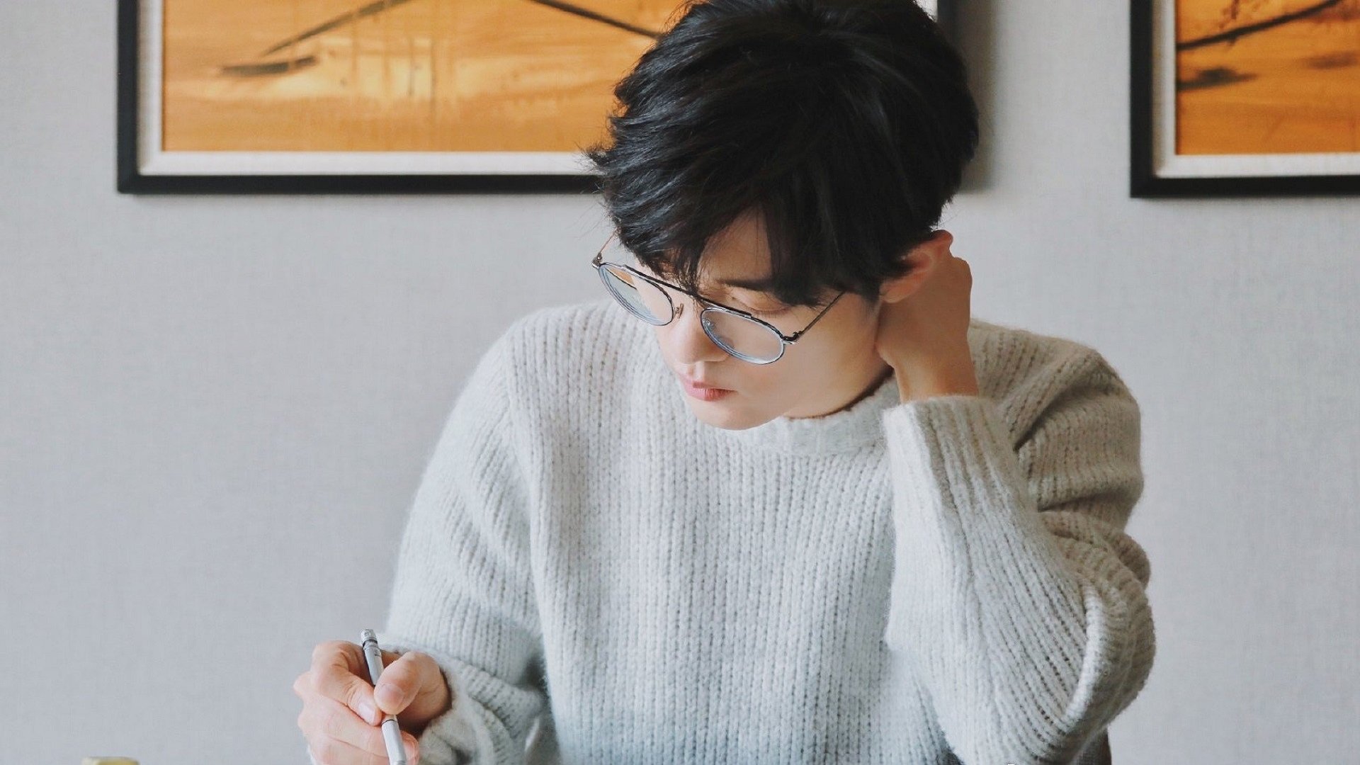 开云官网-跨越界限的王者意志，当克罗地亚的绿茵坚韧照亮斯通斯的篮下战场